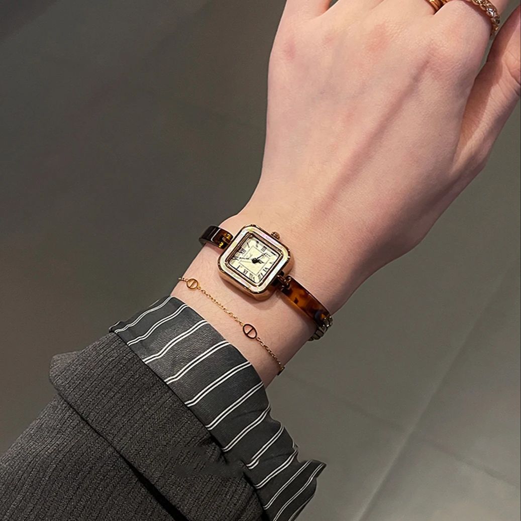 로마 숫자와 사각형 다이얼이 있는 럭셔리 빈티지 여성용 - Luxury Watch Vintage 리뷰 및 가격