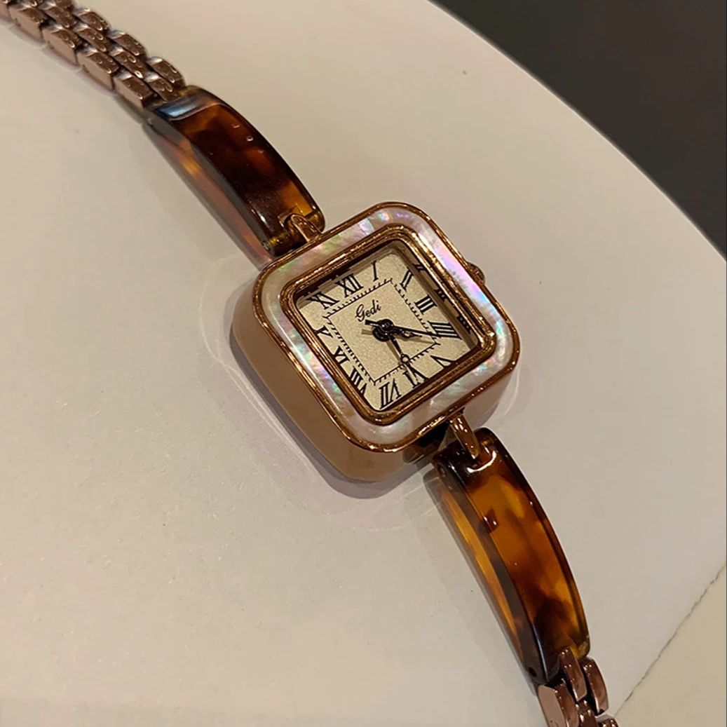로마 숫자와 사각형 다이얼이 있는 럭셔리 빈티지 여성용 - Luxury Watch Vintage 리뷰 및 가격